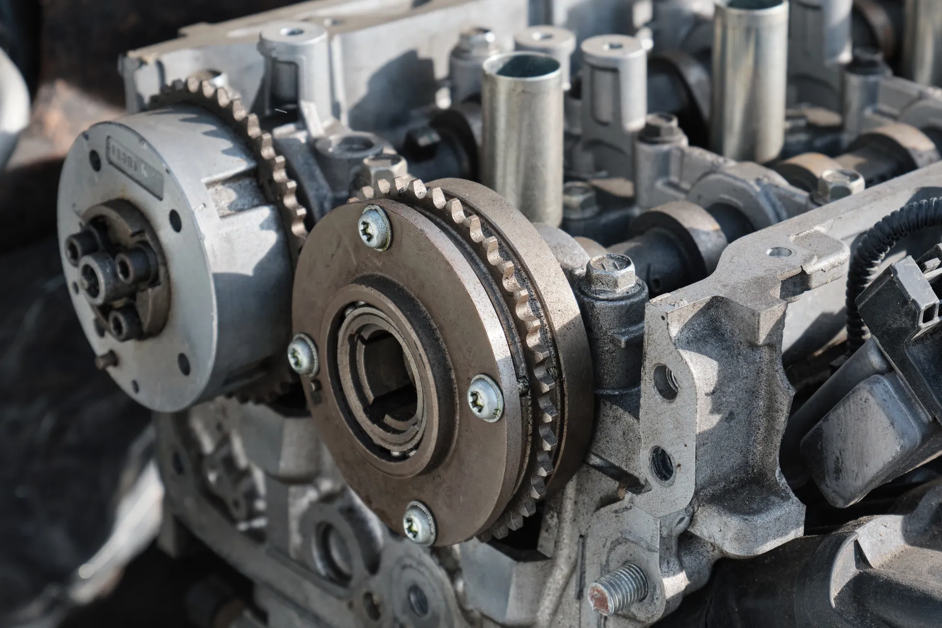 worn timing chain installed in camshaft