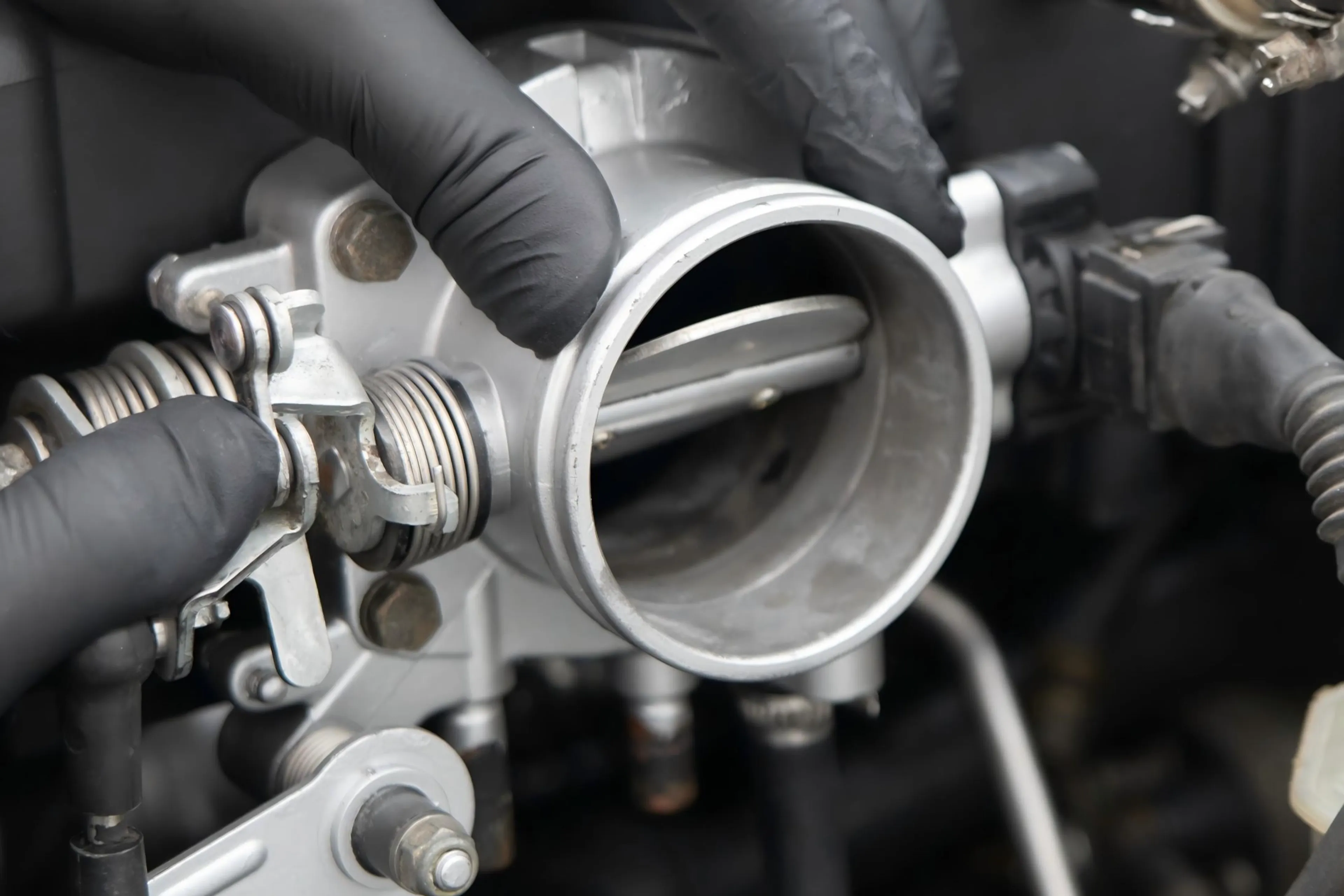 6 Common Symptoms of a Bad Throttle Body